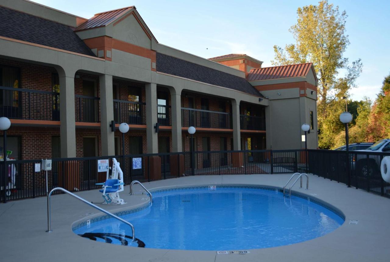 Super 8 By Wyndham Huntersville/Charlotte Area Exterior foto